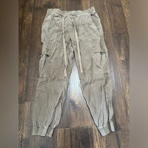 Cloth & Stone Size XS Joggers- Sage Green Cargo Pants